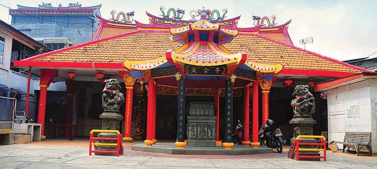 Exploring Glodok: Ancient Temples & Chinese Heritage