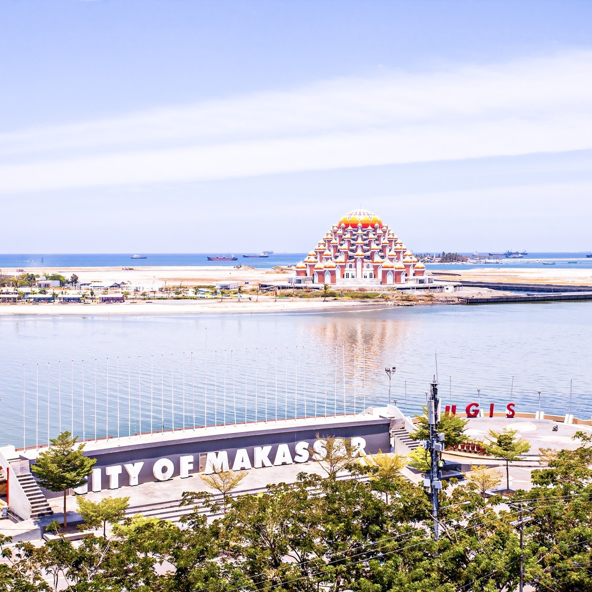 What can you find in Makassar? Browse the info here - Indonesia Travel