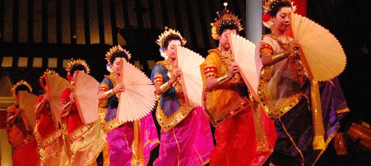 Pakarena Dance: South Sulawesi's Grace