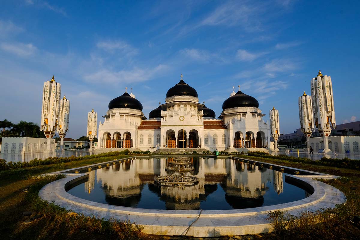 8 Stunning Grand Mosques around Indonesia That You Will Always Remember