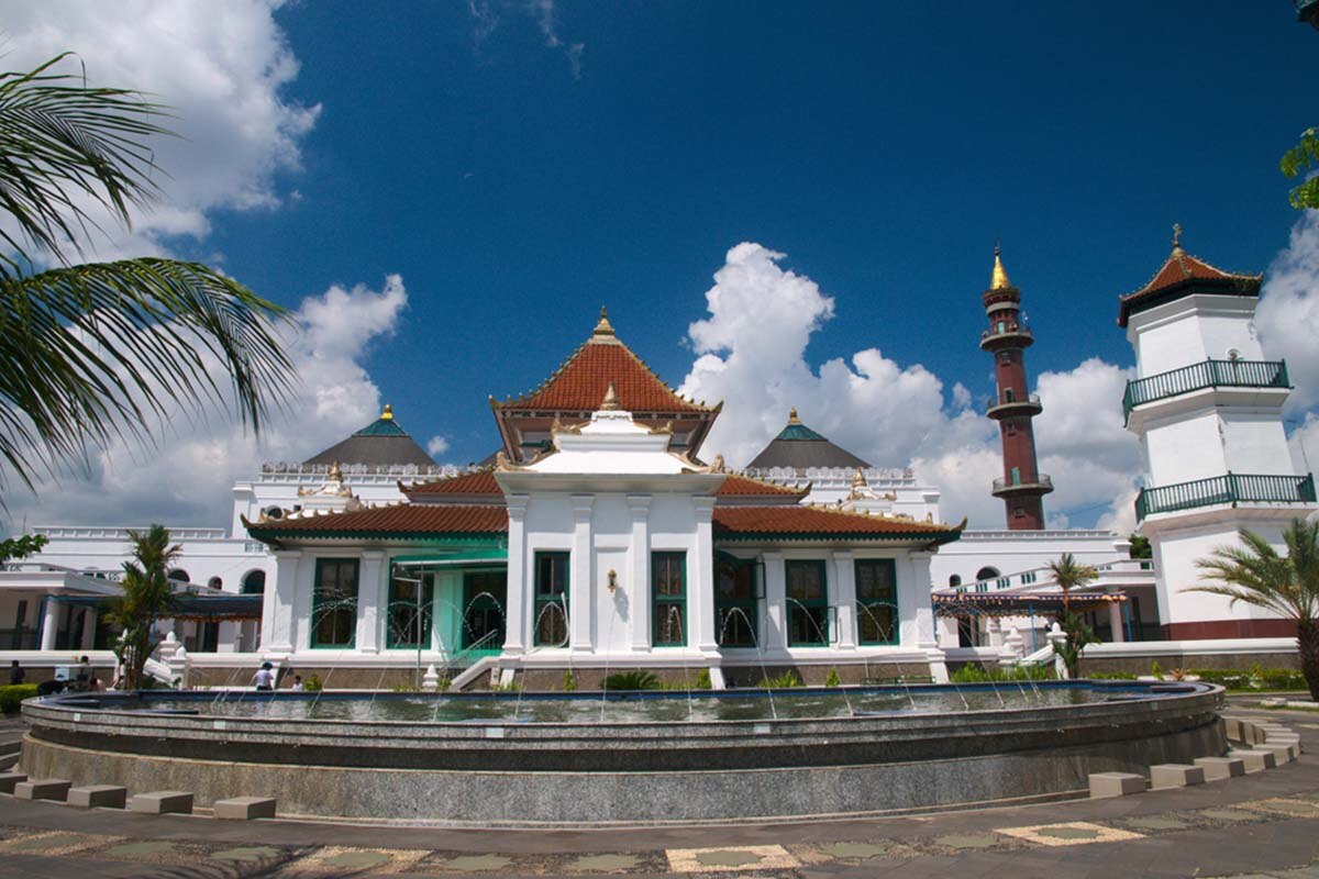 8 Stunning Grand Mosques around Indonesia That You Will Always Remember