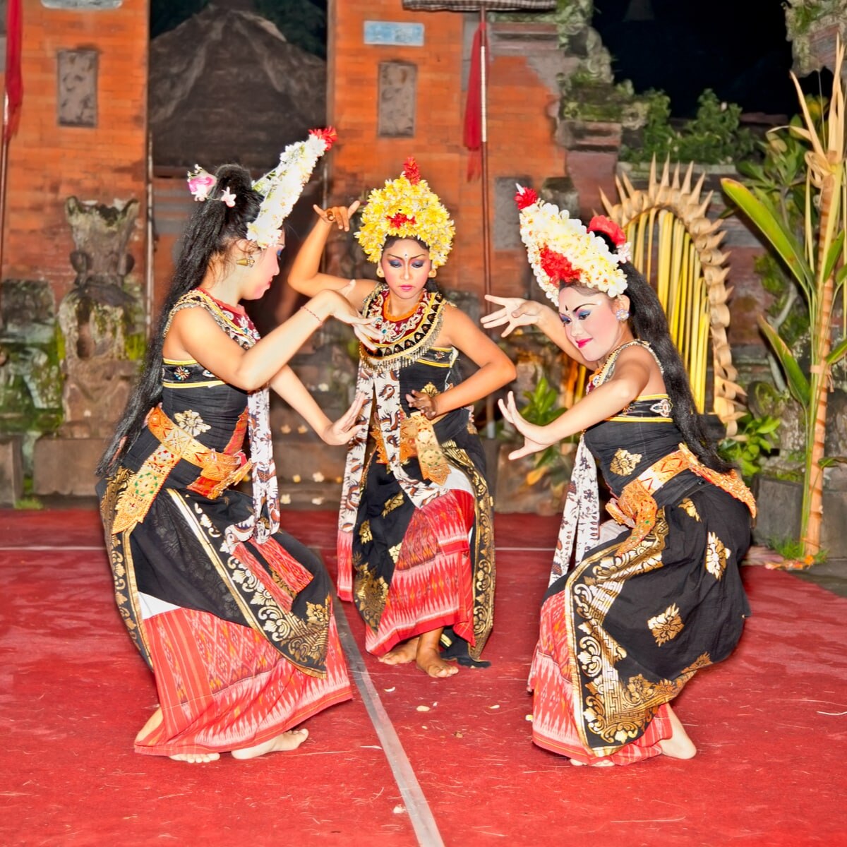 Discover Janger Dance: Bali's Joyful 1930s Dance Tradition
