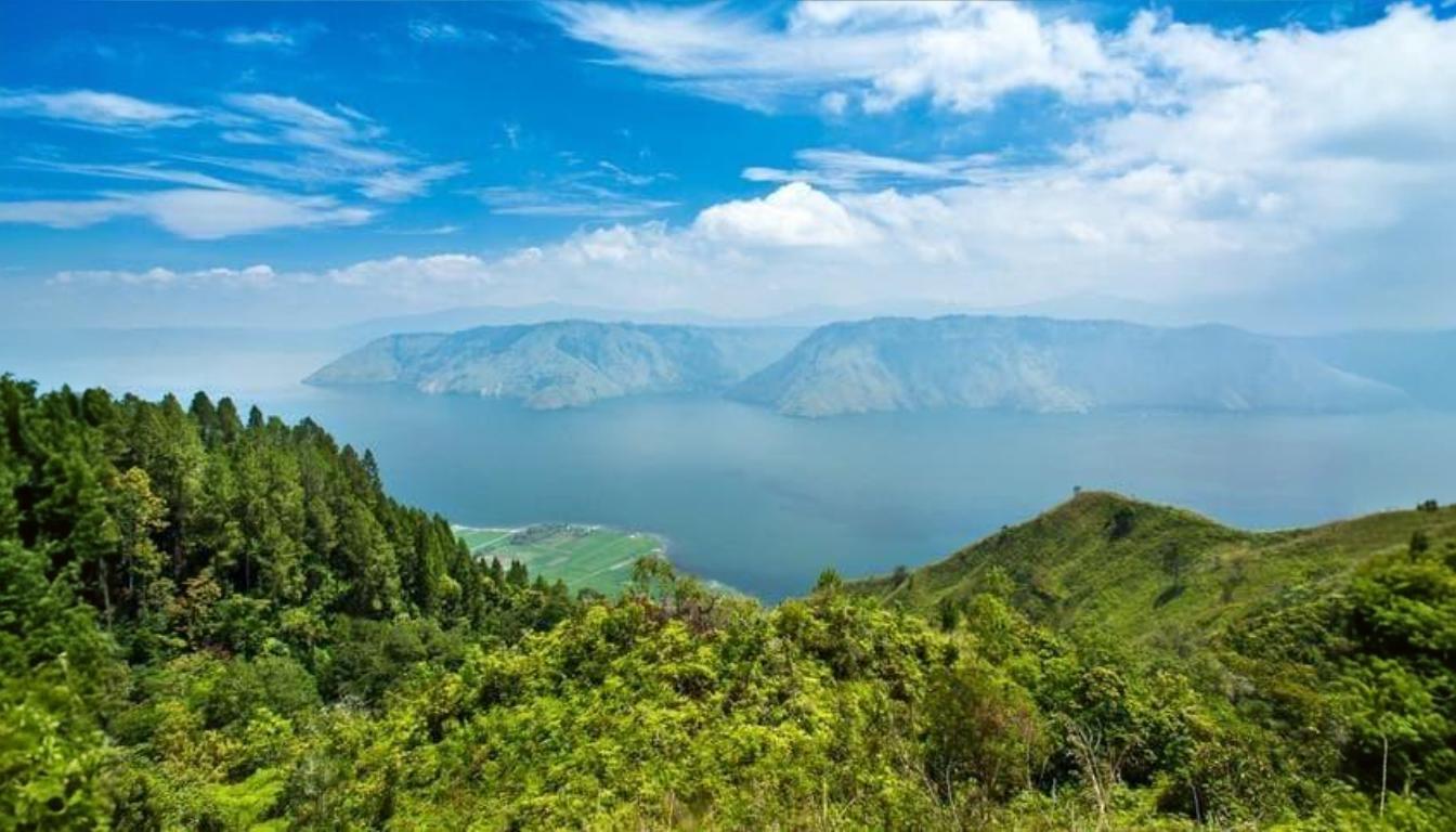 The Latest Status of the Evacuation Process for Tourists Following the Eruption of Mount Lewotobi