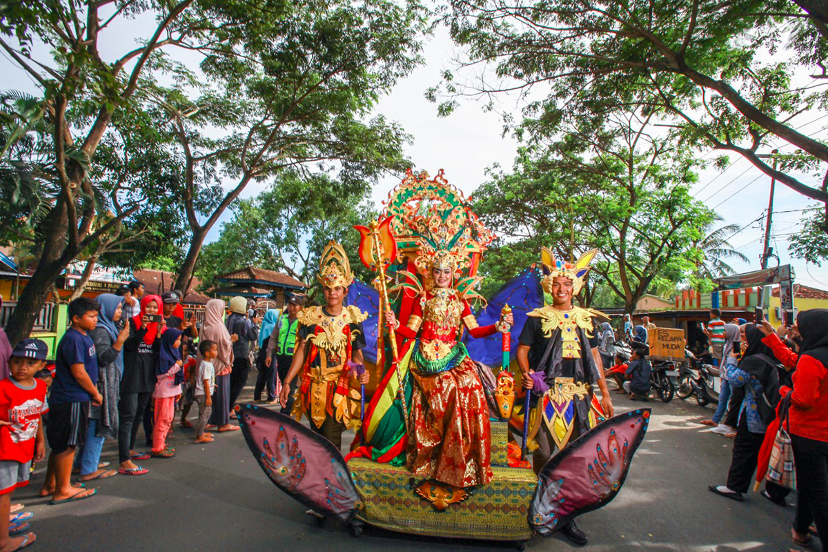 The Meaning Behind the Bau Nyale Festival in Mandalika, Lombok