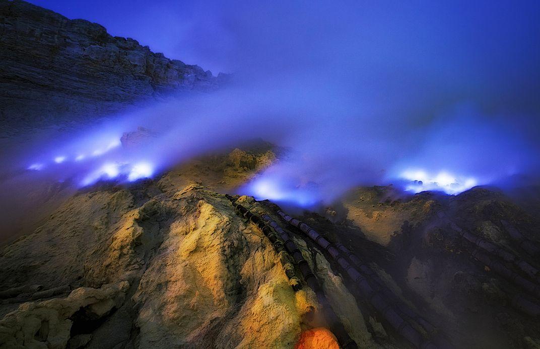La Magie Du Kawah Ijen : Un Voyage Vers Le Feu Bleu D'indonésie