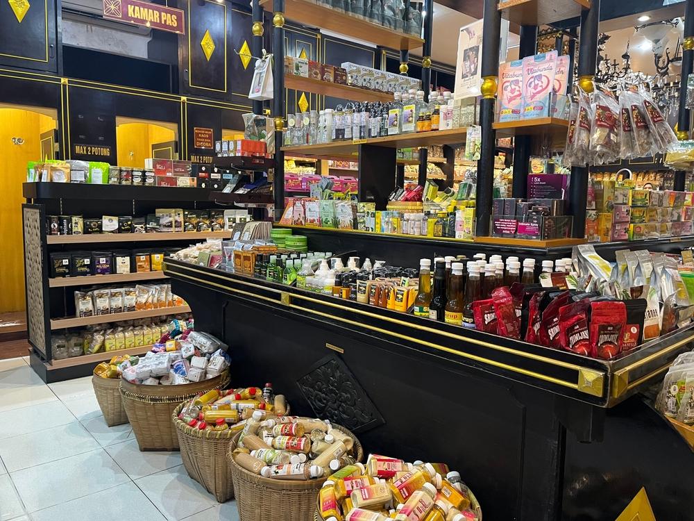 Petak 10 Ambon, Tempat Kuliner dan Belanja Favorit