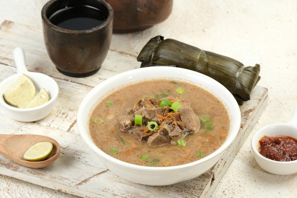 كوتو ماكاسار، طبق لذيذ غني بالتوابل والتاريخ