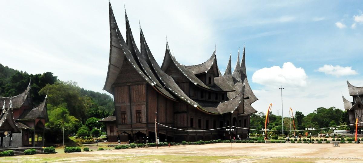 The Latest Status of the Evacuation Process for Tourists Following the Eruption of Mount Lewotobi