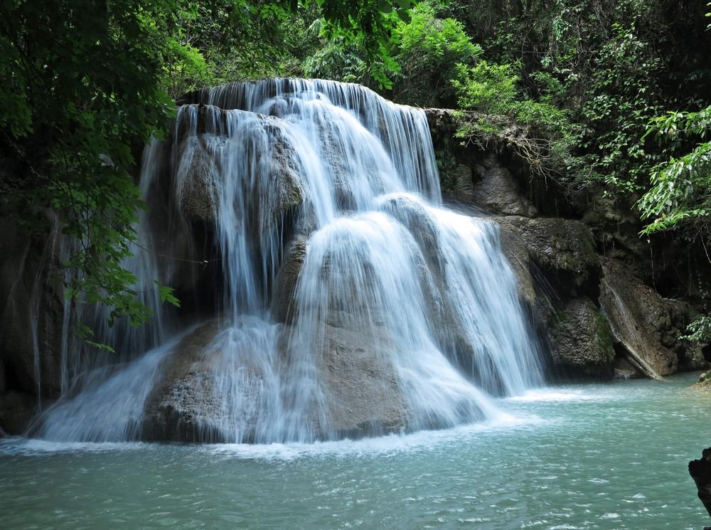 Air Terjun Waeura Maluku, Keindahan di Tengah Hutan