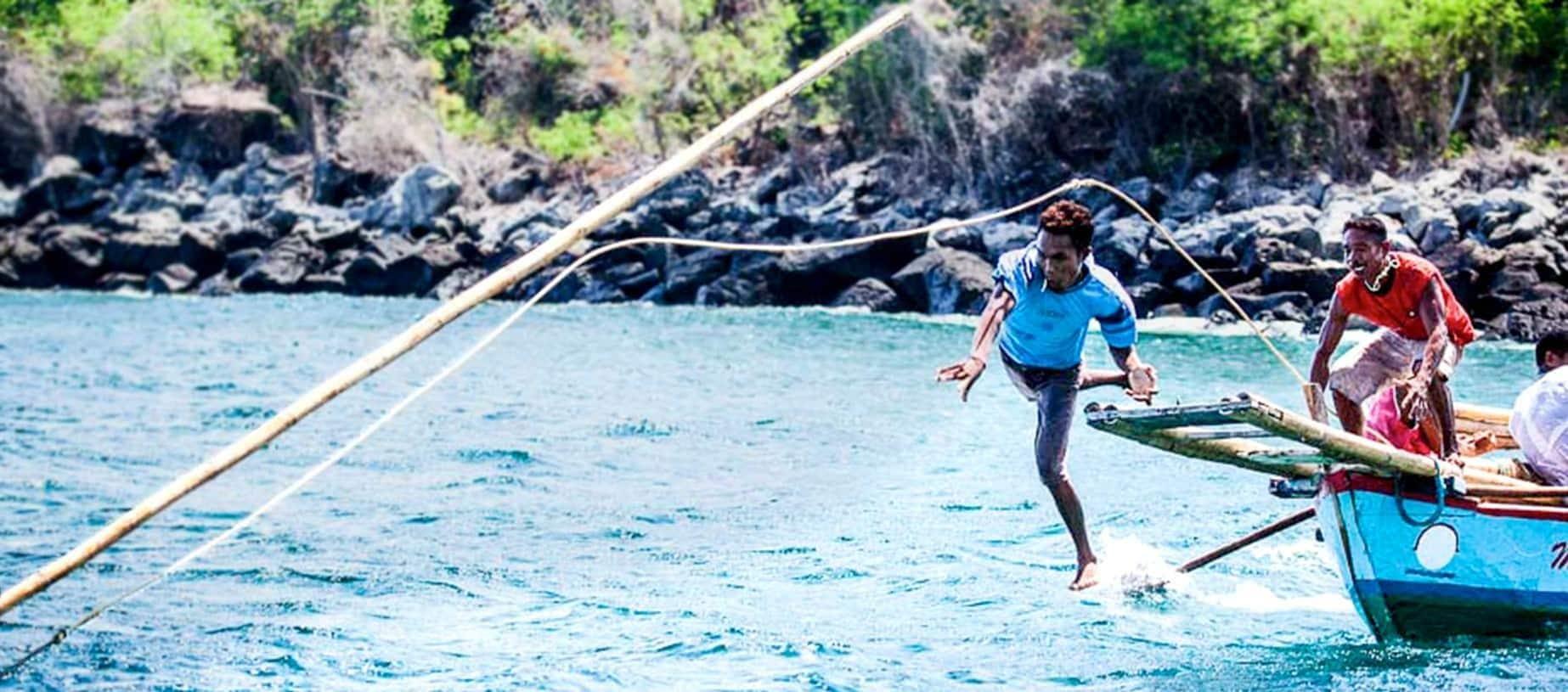 弗洛雷斯岛LAMALERA村传统的捕鲸方式