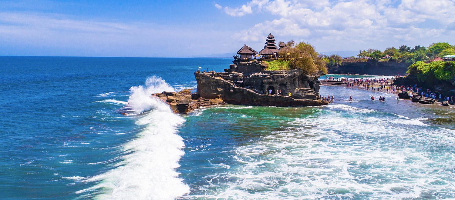 海神庙，巴厘岛的标志性沿海岩石庙