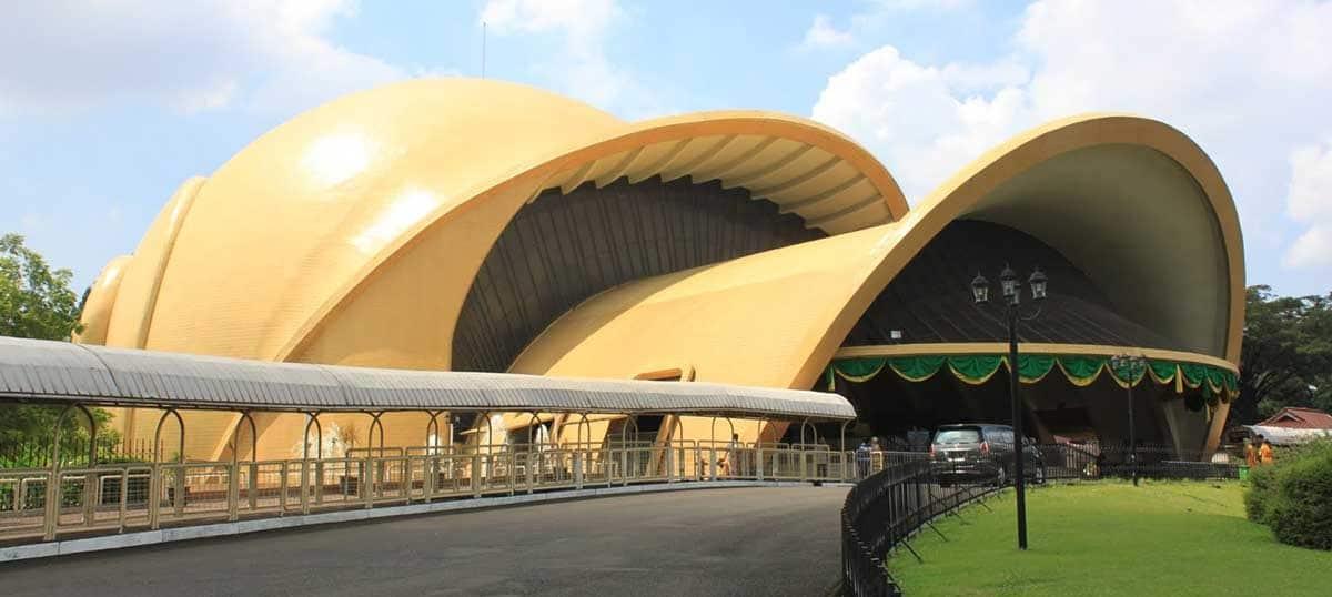 The Latest Status of the Evacuation Process for Tourists Following the Eruption of Mount Lewotobi