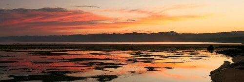 g-land（plengkung海滩），突出波浪挑战的冲浪体验