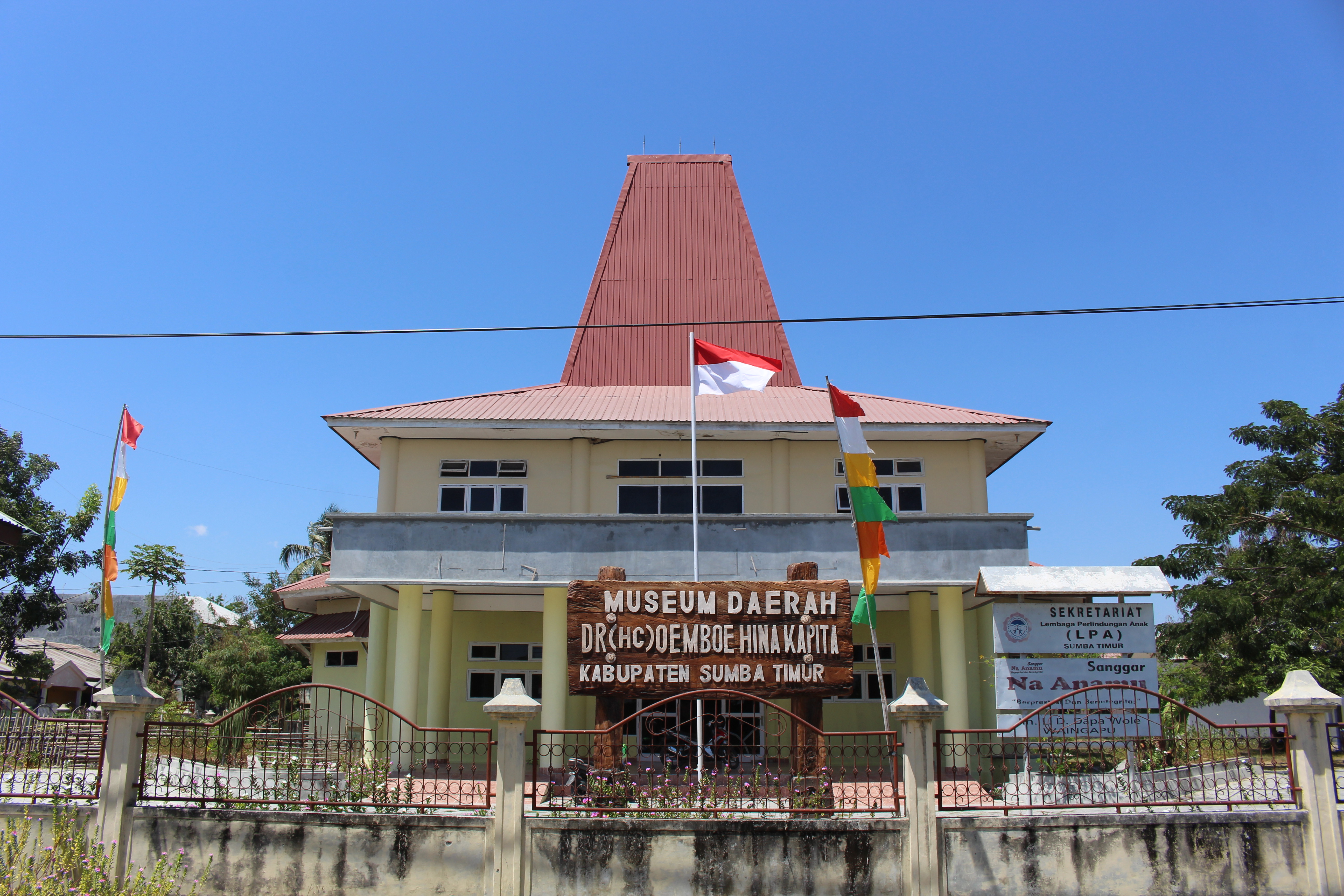Museum Daerah Dr. (H.C) Oemboe Hina Kapita