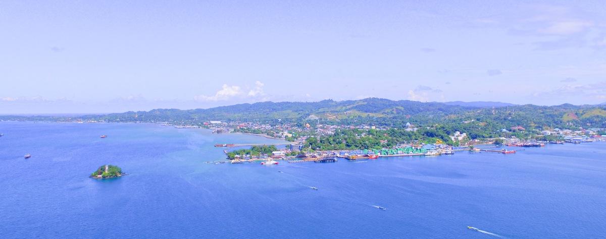 索龙，西巴布亚最为繁忙的港口