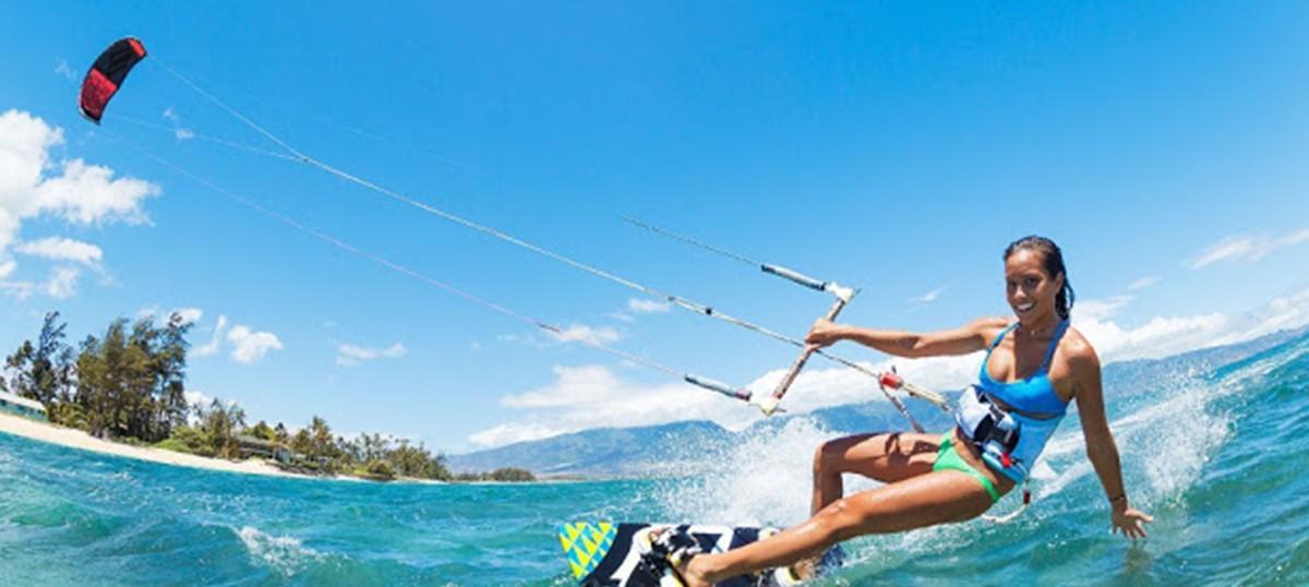 LES PLAGES DE BANYUWANGI POUR LES SURFERS DÉBUTANTS