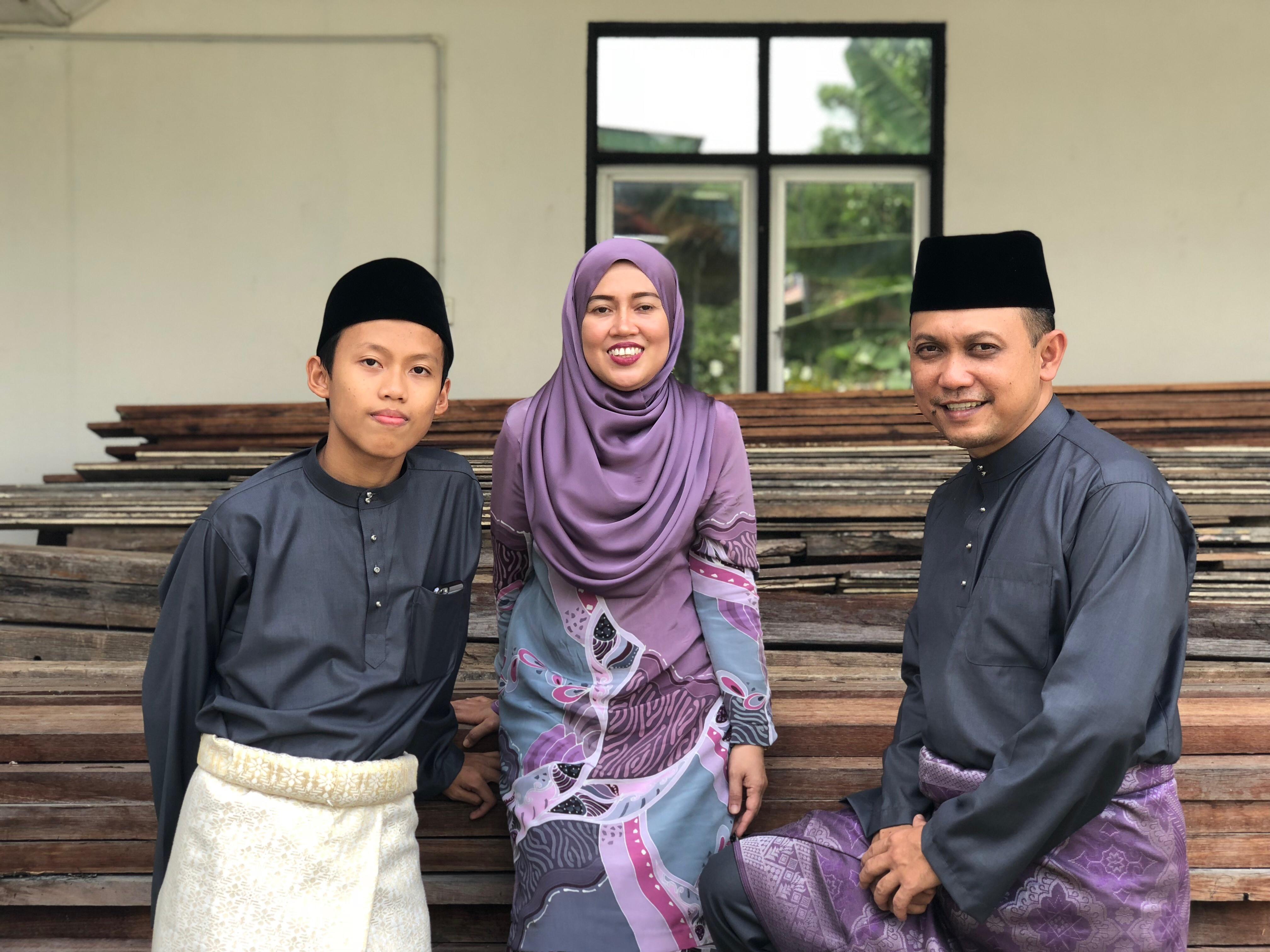 Pakaian Adat Kepulauan Riau Simbol Keanggunan 