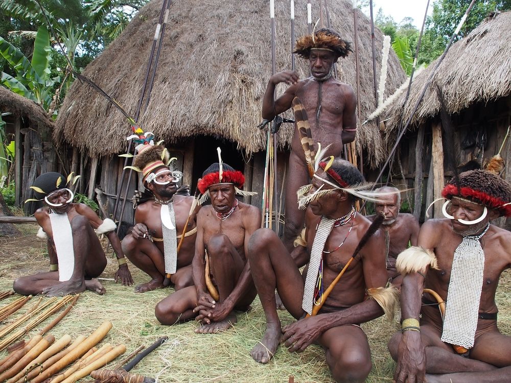 Koteka: Pakaian Adat Unik Suku di Papua
