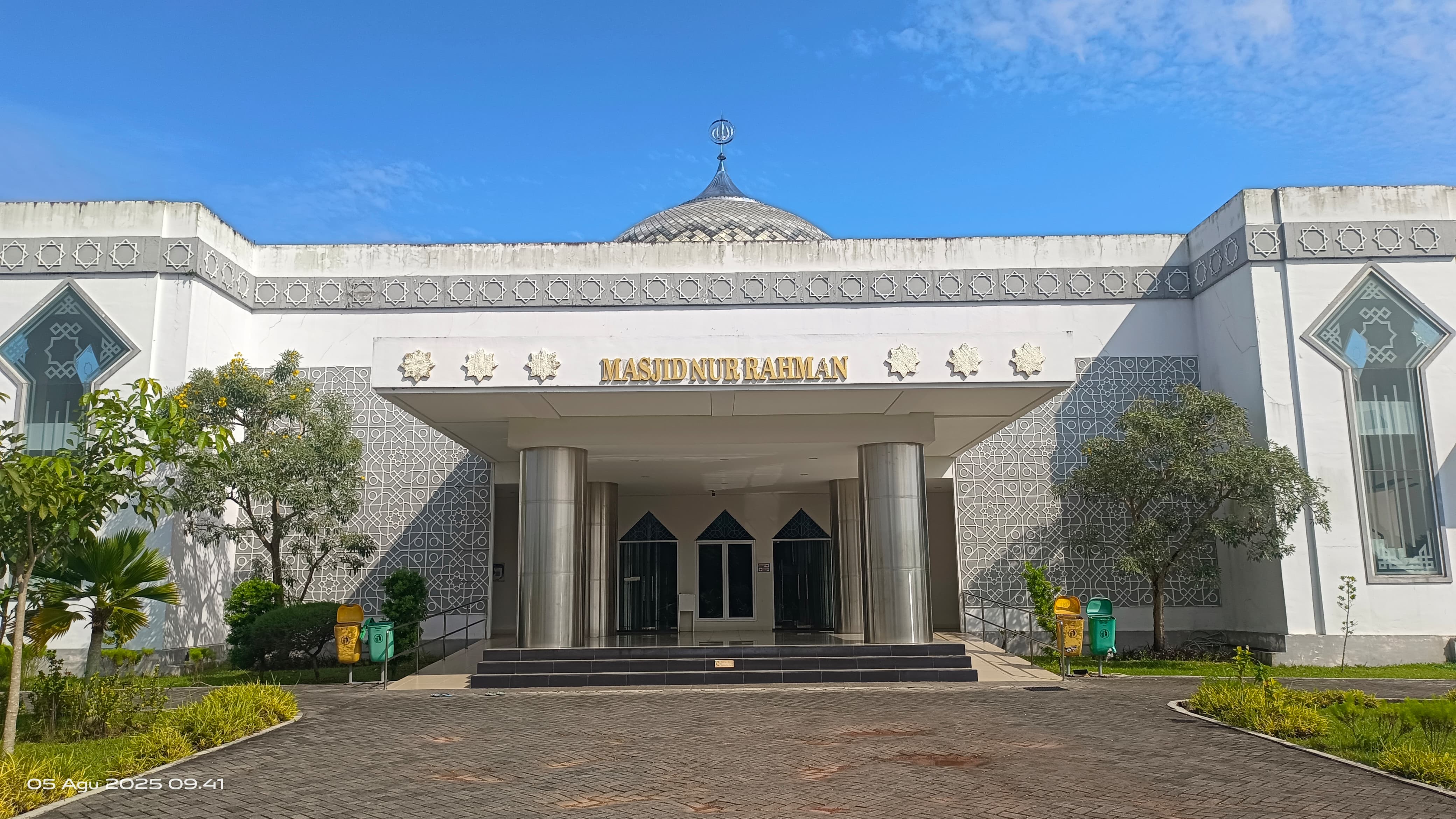 Syamsudin Noor International Airport