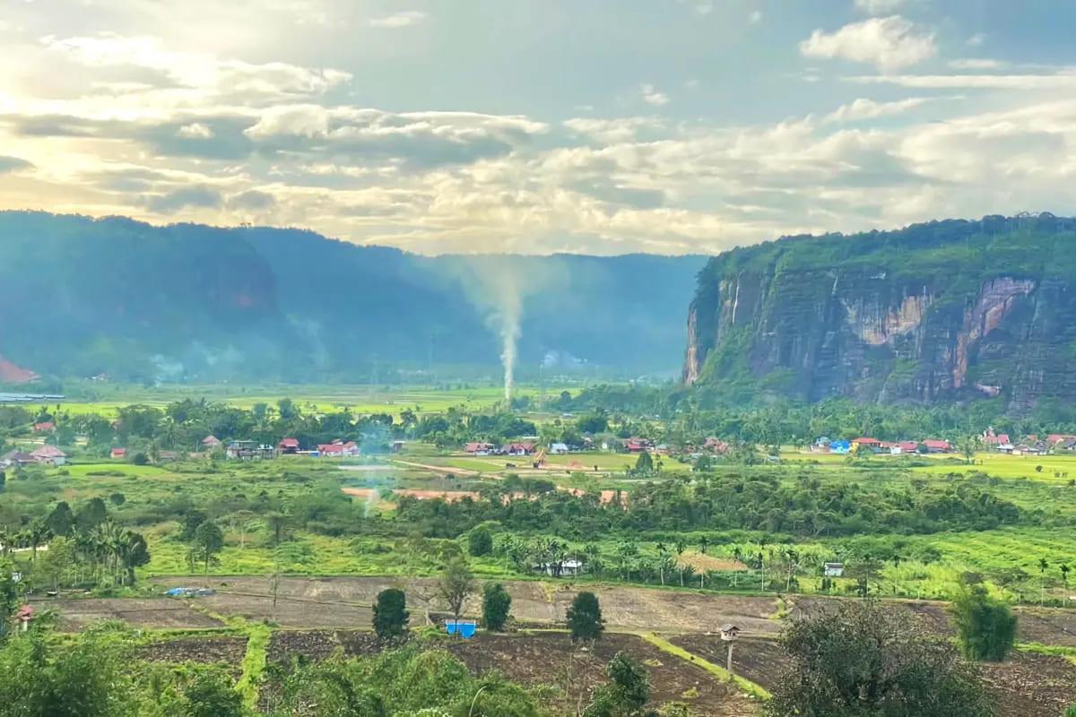 Jalan-jalan ke Sumatera Barat, Siap-siap Terpukau dengan Pesona Lembah Harau
