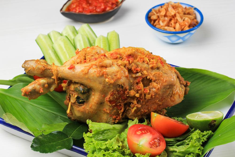 아얌 베투투(Ayam Betutu): 발리의 고대 레시피의 맛 좋음을 탐험하세요