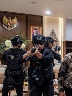 The Latest Status of the Evacuation Process for Tourists Following the Eruption of Mount Lewotobi