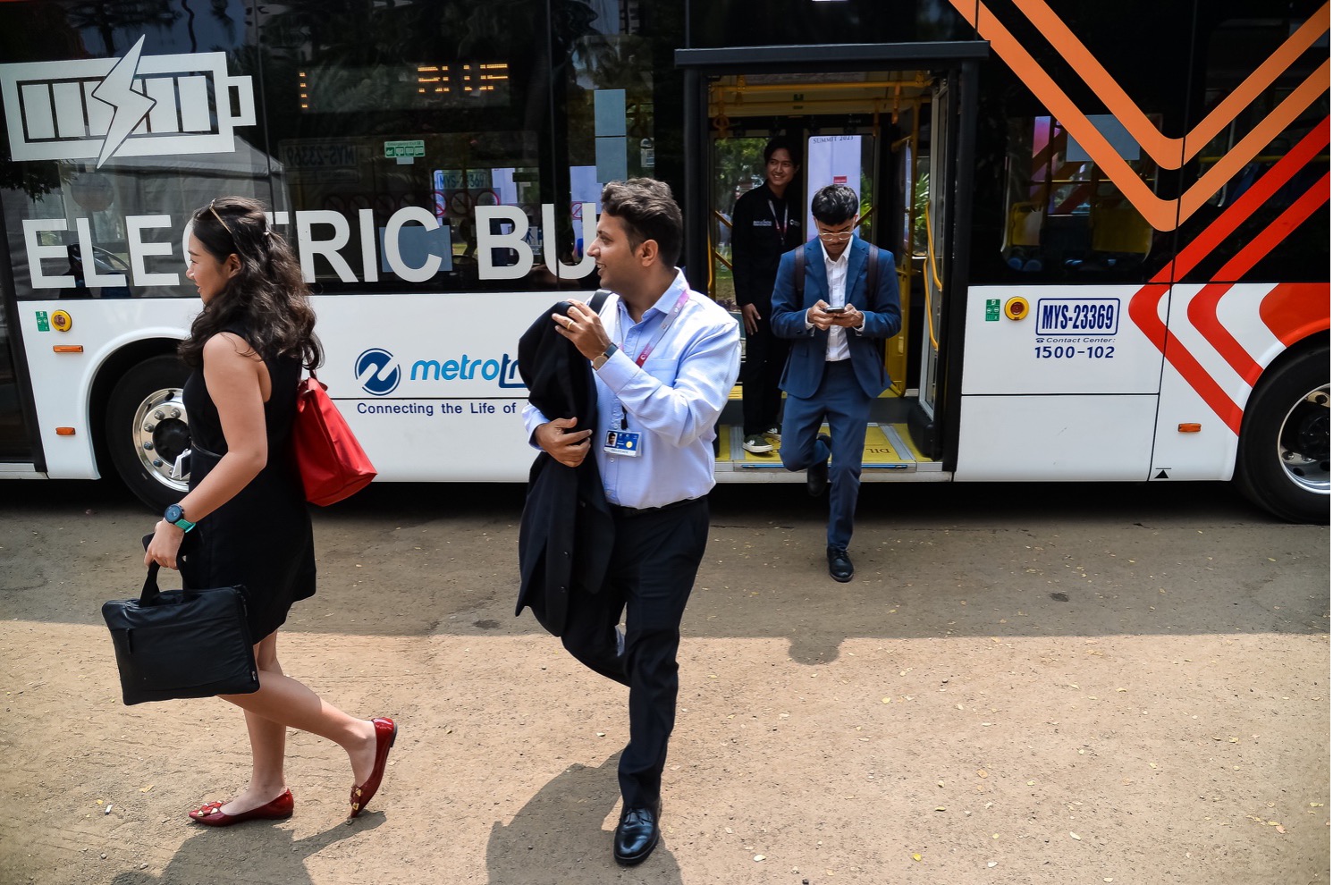 The Latest Status of the Evacuation Process for Tourists Following the Eruption of Mount Lewotobi