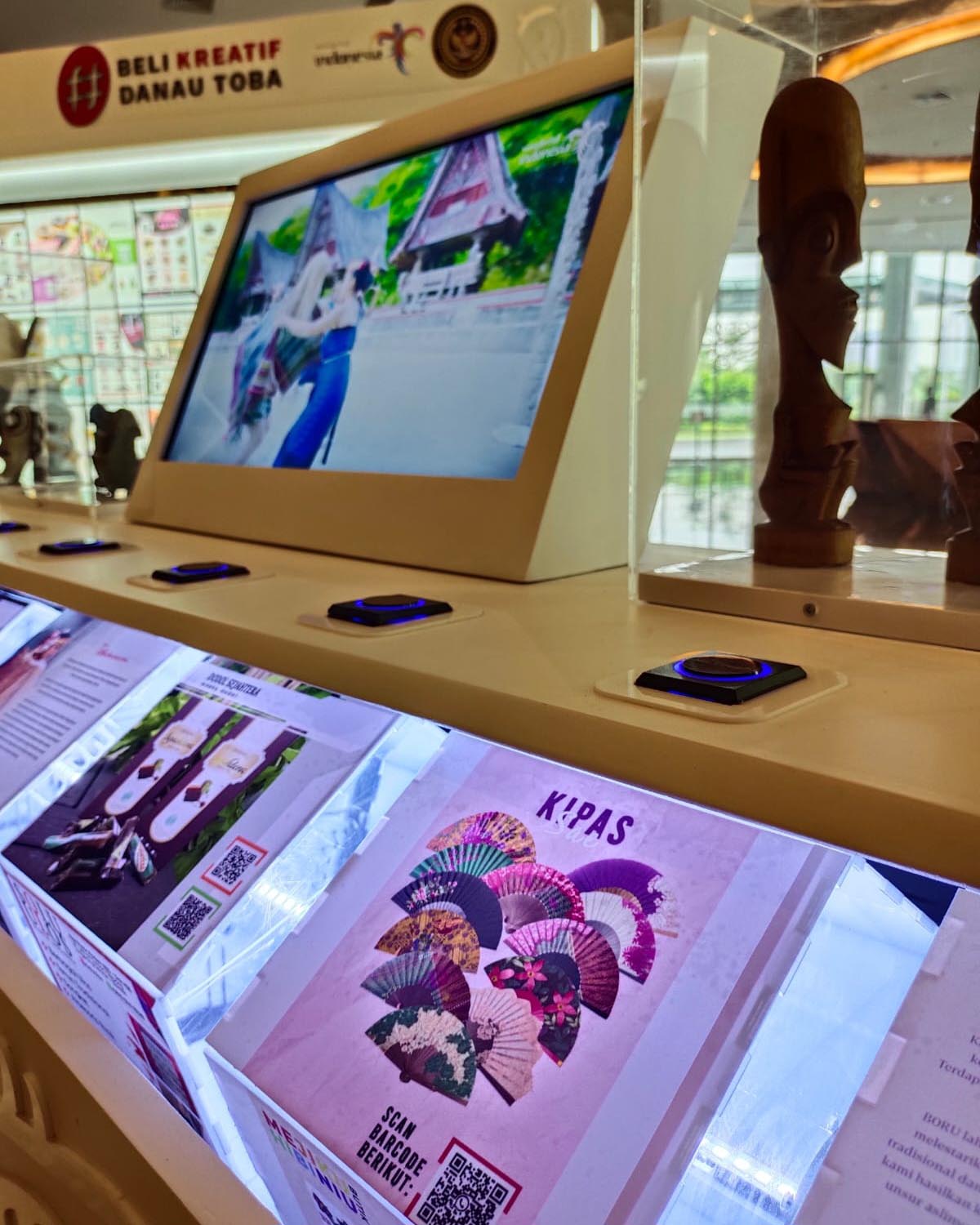 The Ministry of Tourism and Creative Economy showcases North Sumatra's flagship products through a portable installation at Sopo Del Tower Mega Kuningan.