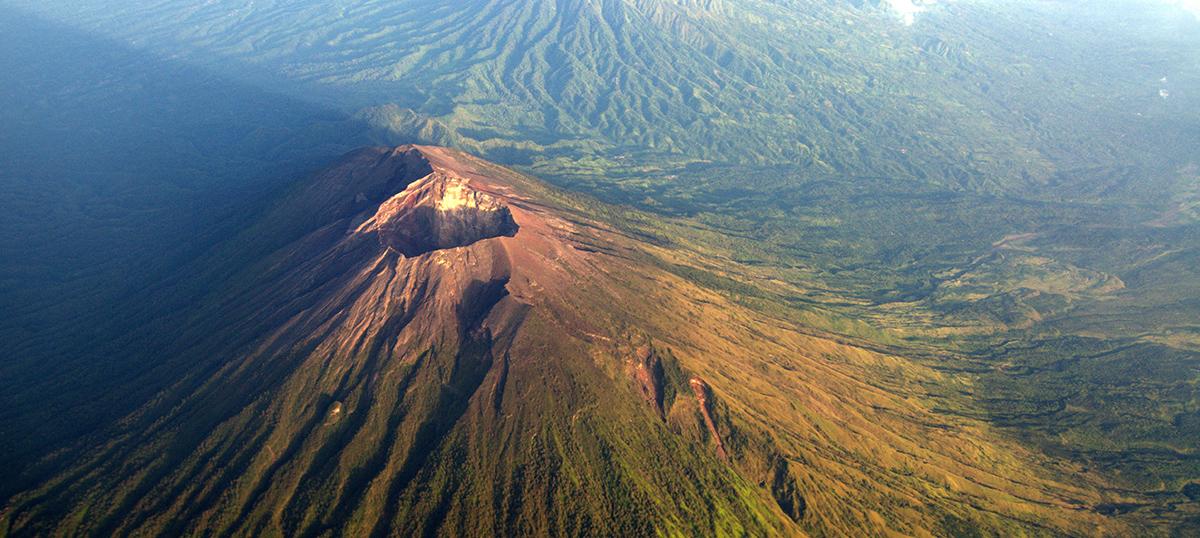 The Latest Status of the Evacuation Process for Tourists Following the Eruption of Mount Lewotobi