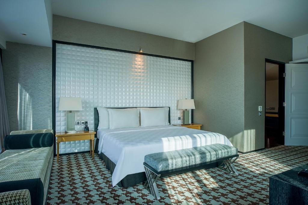 ARTOTEL TS Suites Surabaya