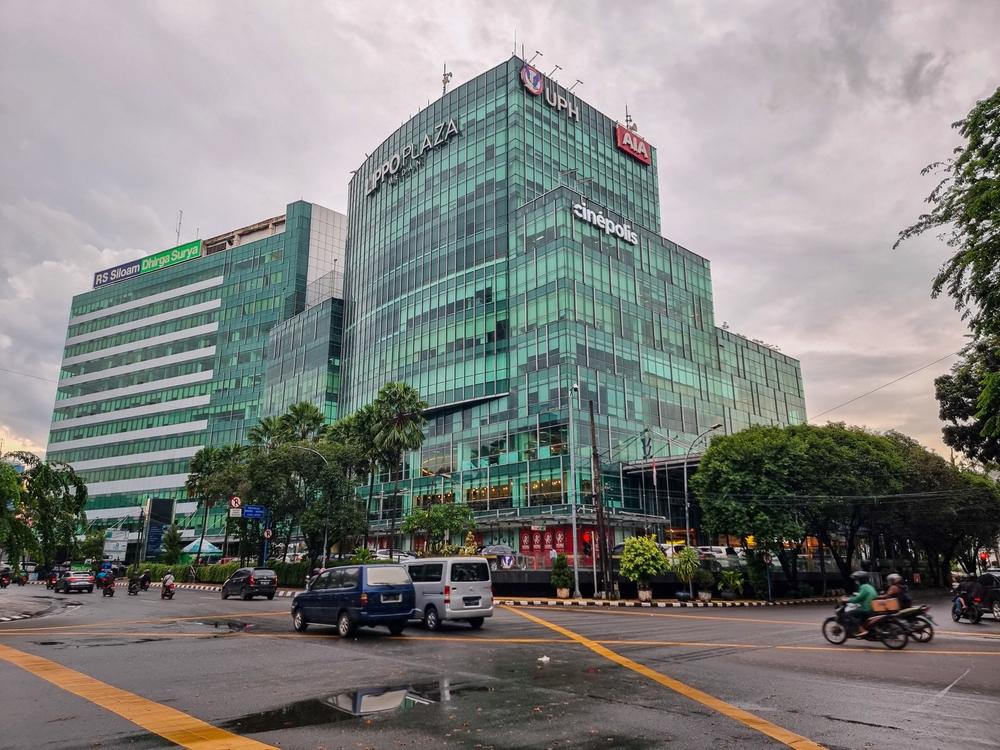 Lippo Plaza Mall: Pusat Belanja dan Hiburan Modern