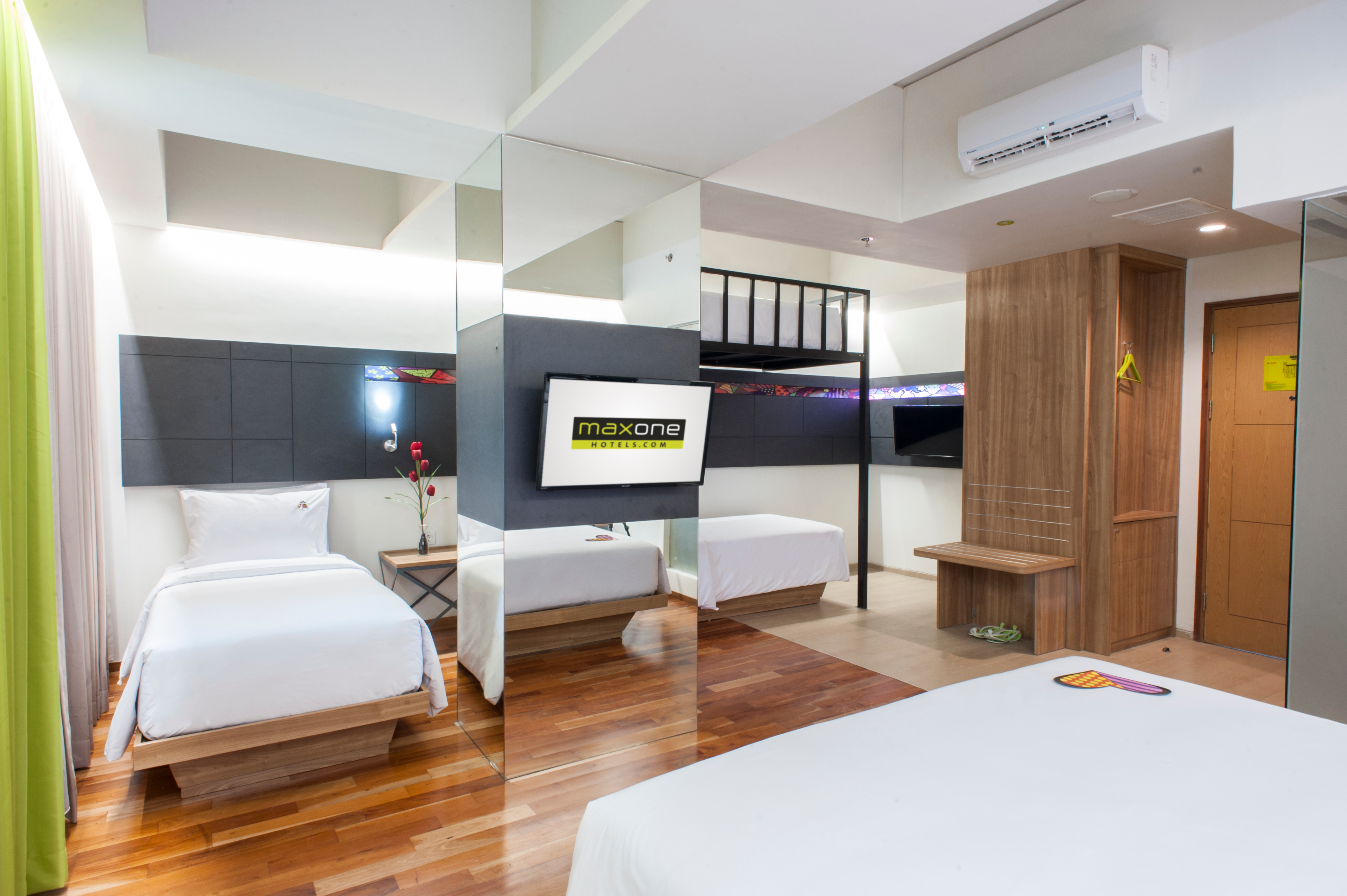 MaxOne Hotel Dharmahusada