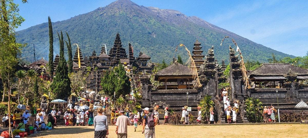 The Latest Status of the Evacuation Process for Tourists Following the Eruption of Mount Lewotobi