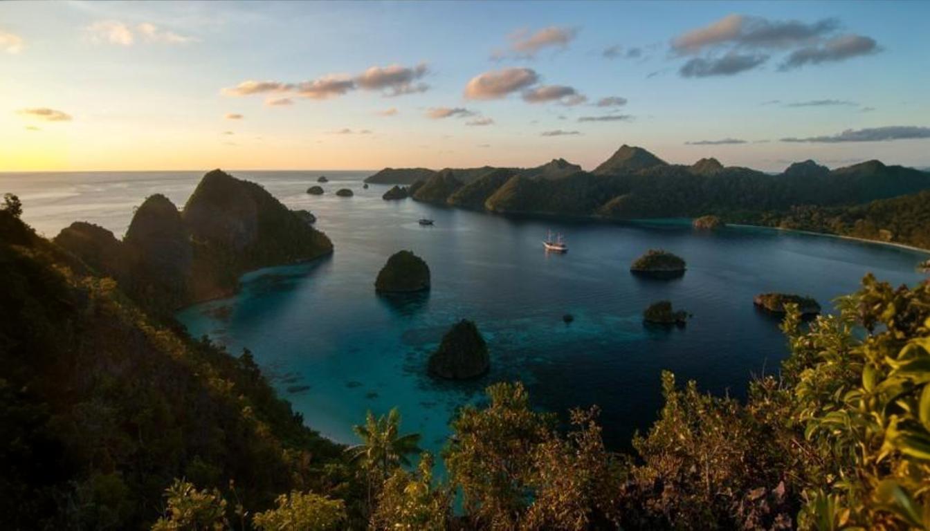 The Latest Status of the Evacuation Process for Tourists Following the Eruption of Mount Lewotobi