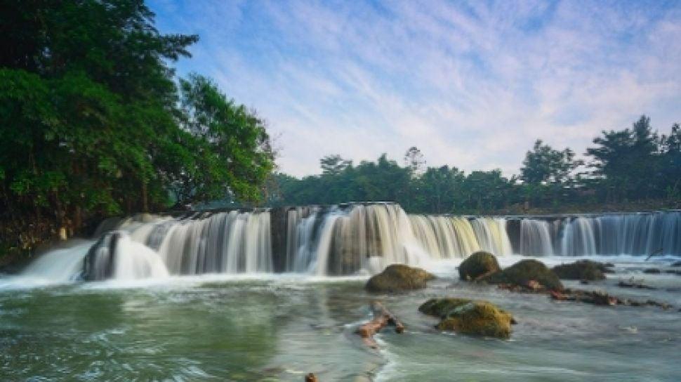 #DiIndonesiaAja–Kenalan sama Curug Parigi, Miniatur Niagara Falls di Kota Bekasi.