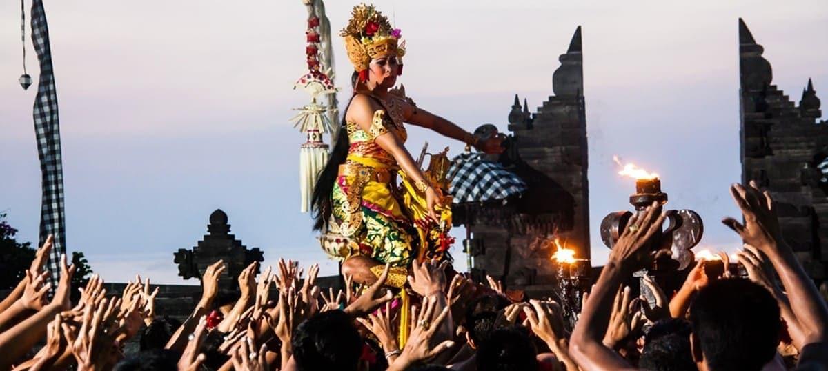 The Latest Status of the Evacuation Process for Tourists Following the Eruption of Mount Lewotobi