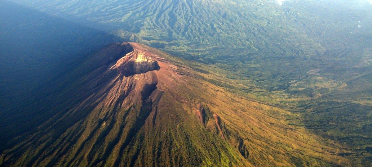 LE MINISTÈRE DU TOURISME MET EN PLACE UN GROUPE DE TRAVAIL ET D’INFORMATION SUR LE MONT AGUNG A DESTINATION DU PUBLIC