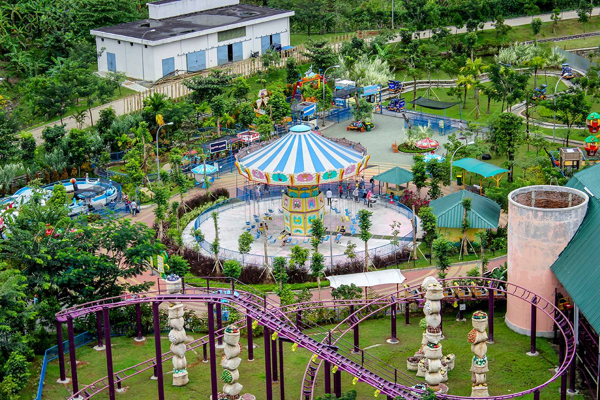 Berbagai wahana menarik di JungleLand Adventure Theme Park