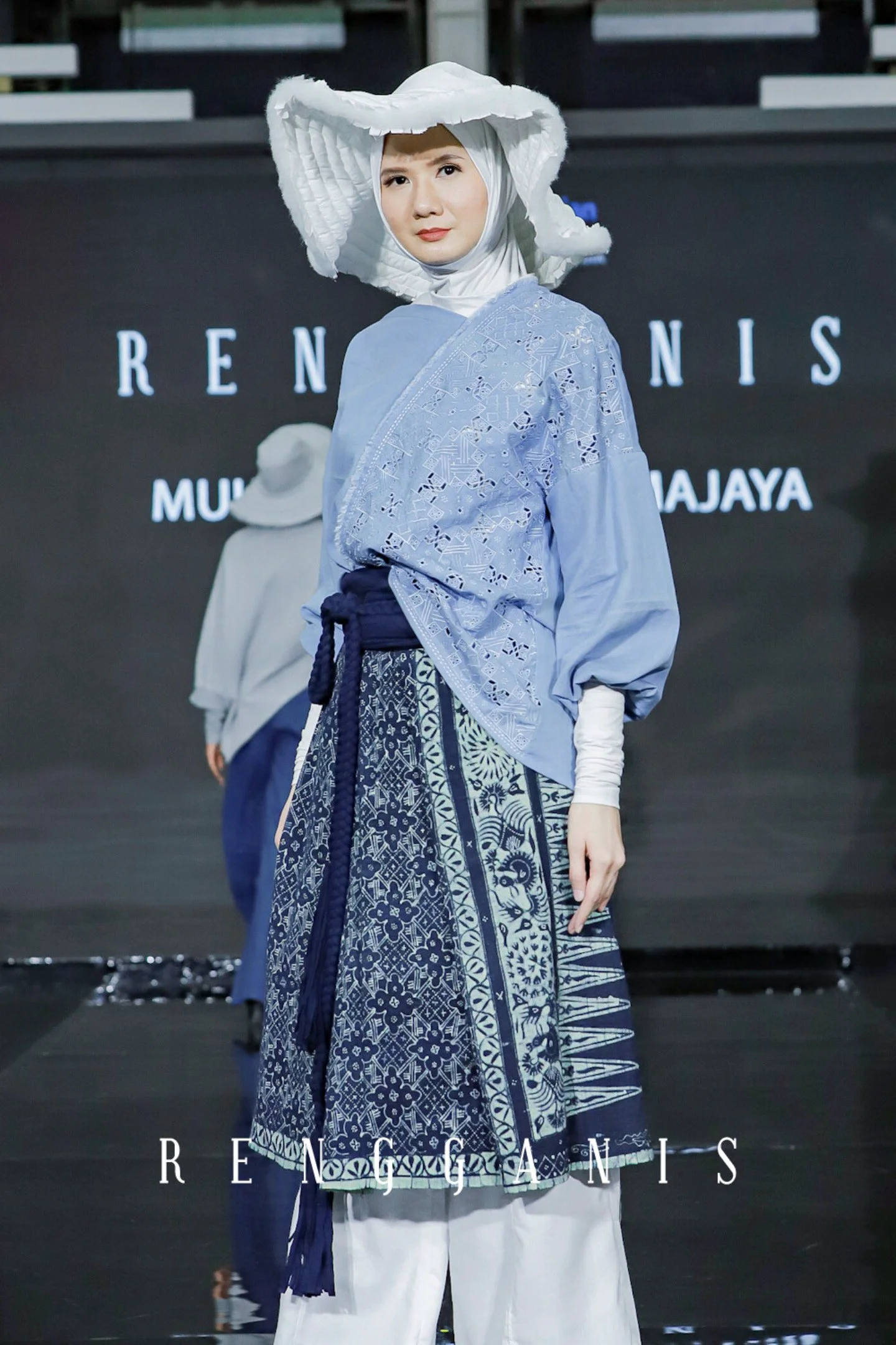 Blouse batik untuk acara resmi milik Batik Rengganis