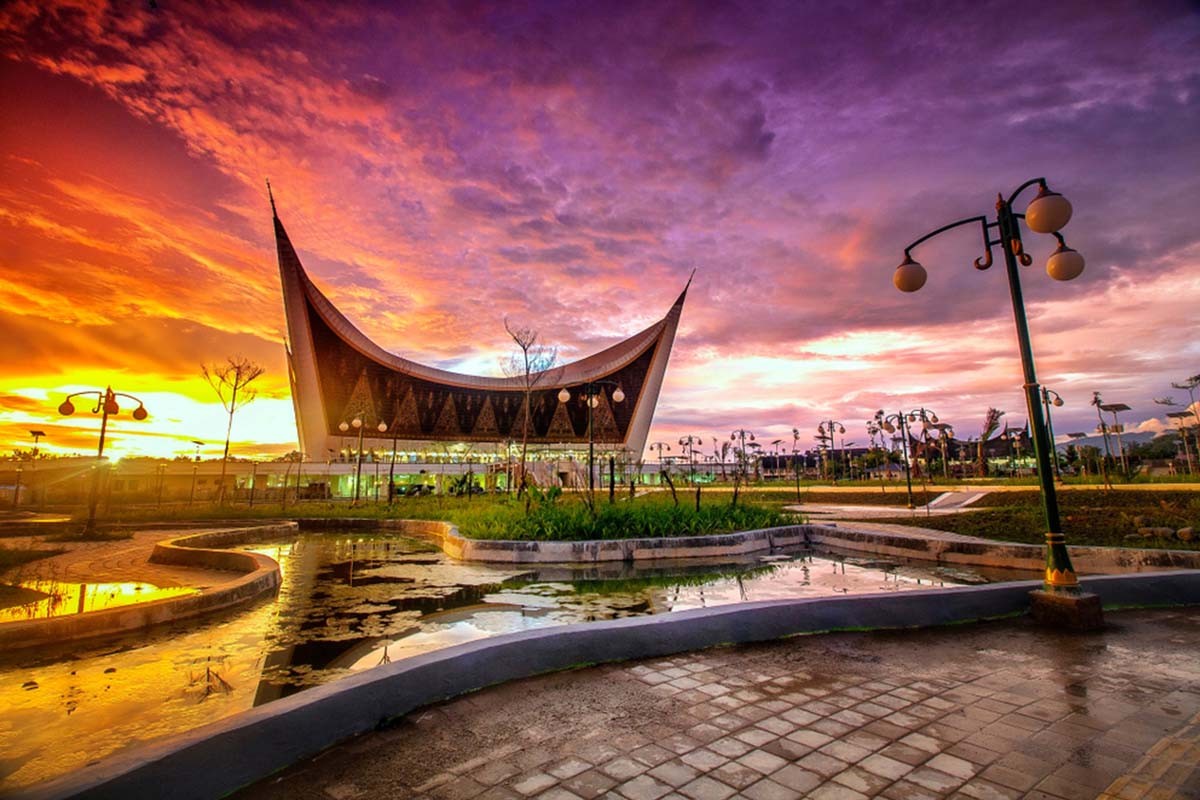 8 Stunning Grand Mosques around Indonesia That You Will Always Remember