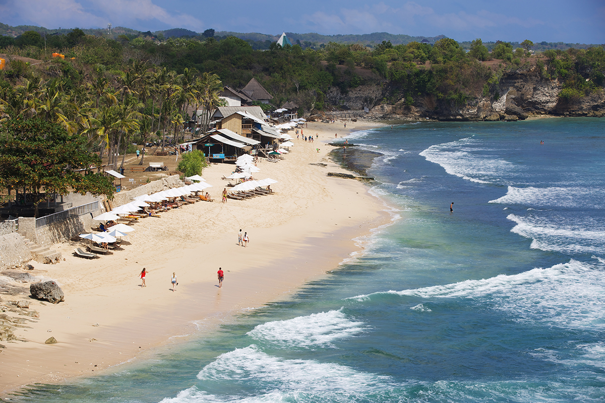 Pantai Balangan yang tenang dan indah