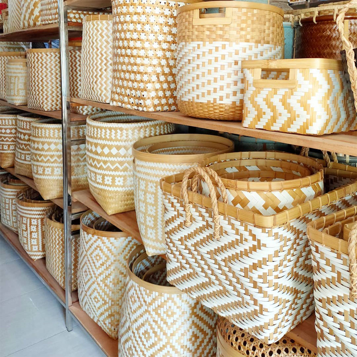 kerajinan tangan elegan berbahan rotan dari Sun and Sand Decor