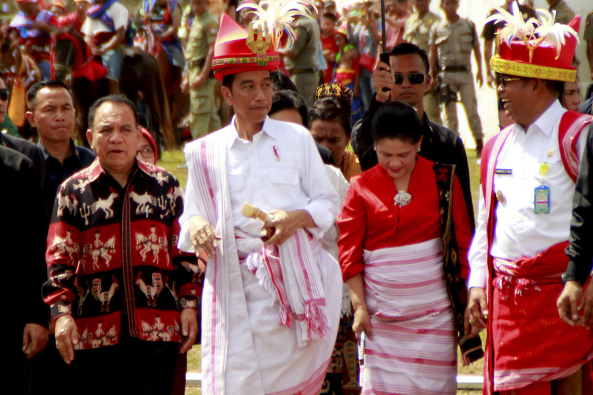 Sumba&rsquo;s Tenun Ikat Traditional Handwoven Fabric Festival 2018
