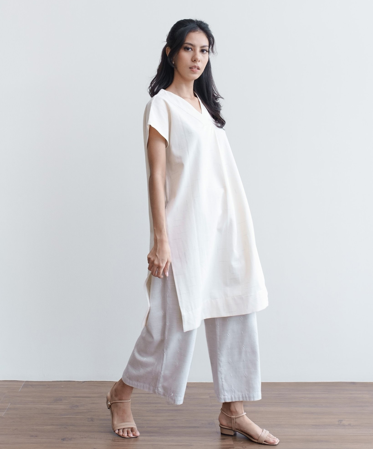 Baju wanita putih alami dari katun mentah Sukkhacitta
