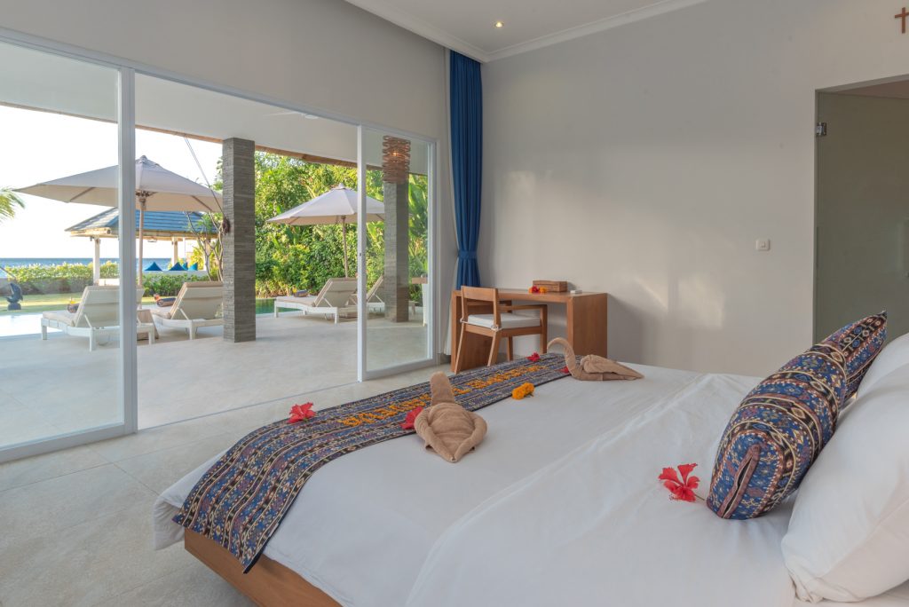Saneva Villa - Gorgeous Beachfront Villa With Infinity Pool
