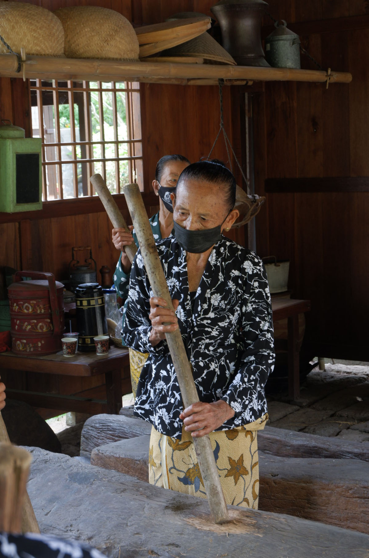 tradisi populer Gedhogan di desa wisata Osing Kemiren