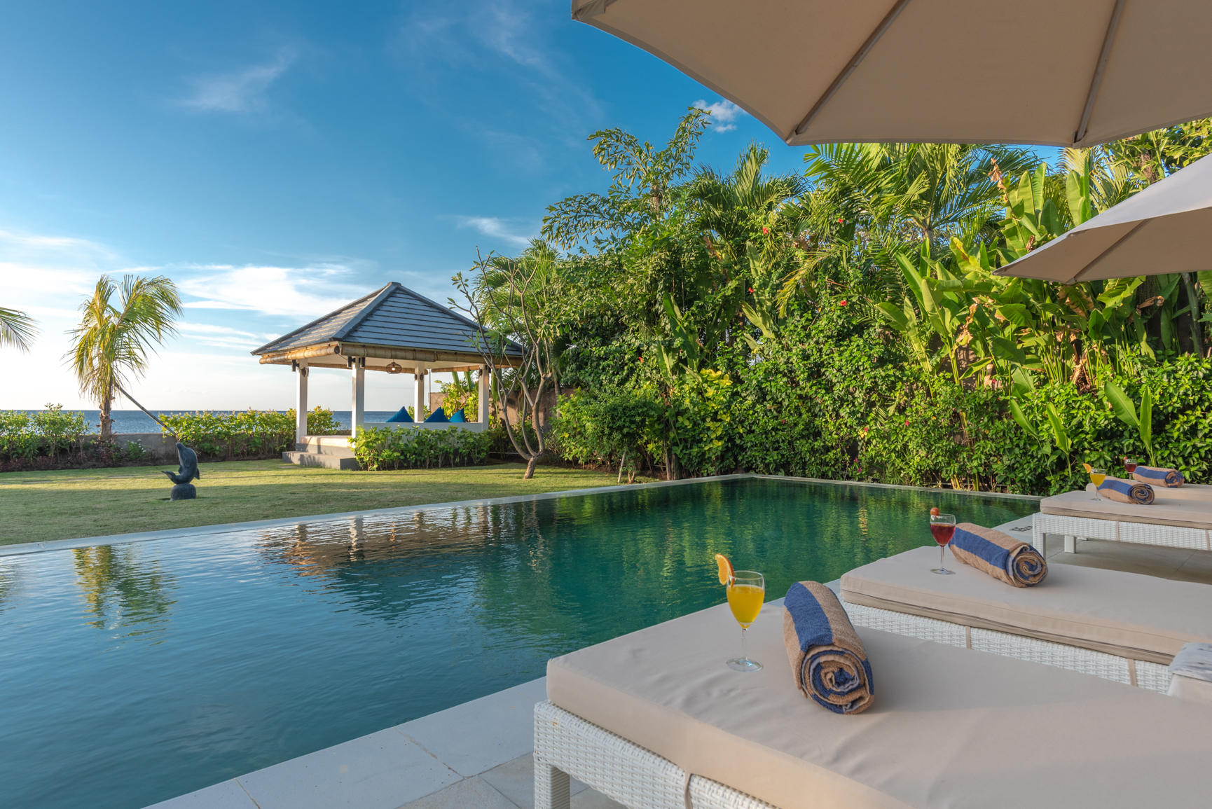Saneva Villa - Gorgeous Beachfront Villa With Infinity Pool