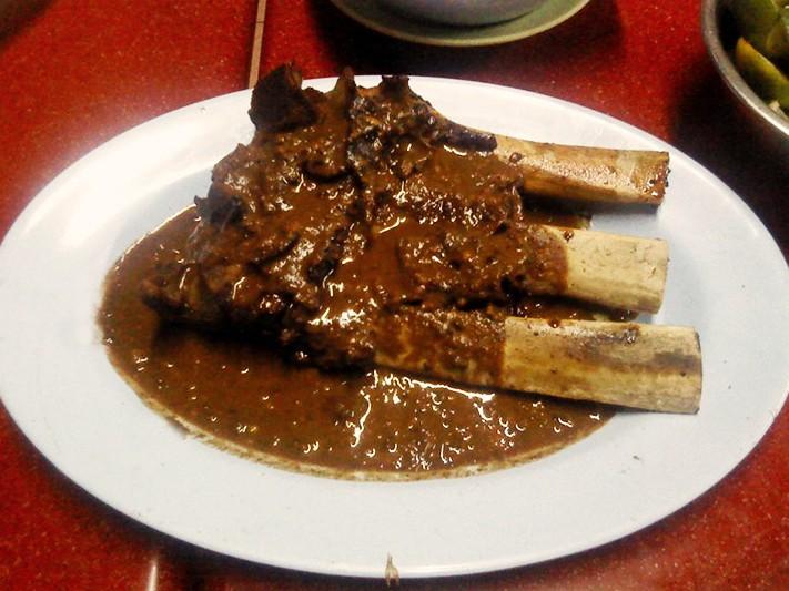 Makassar&rsquo;s Culinary Specialties: Crabs, Seafood and Coto Makassar