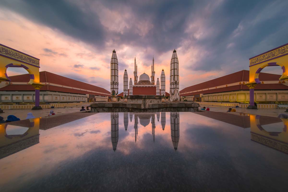 8 Stunning Grand Mosques around Indonesia That You Will Always Remember