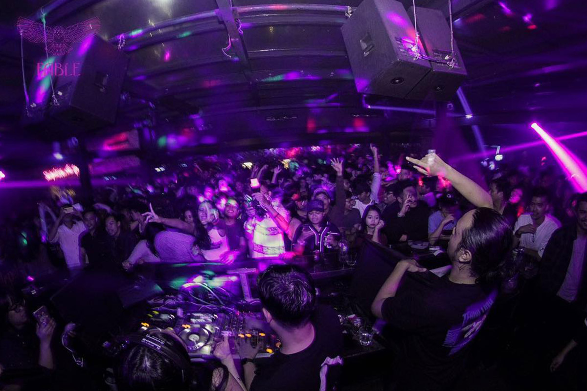 Enjoy Your Night with These 13 Hype Bars in Jakarta